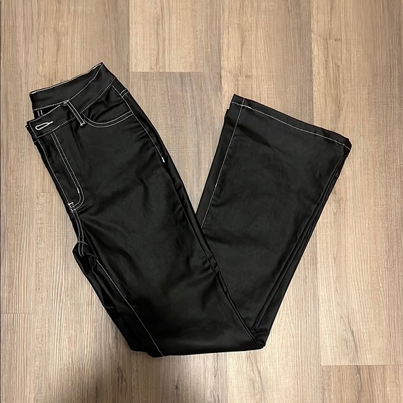 Black Long Sleeve Top and Pants with Gold Clutch - Picture 6 of 10